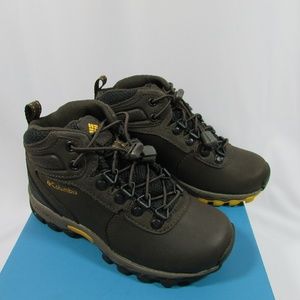 ⏬NEW Columbia Children's Hiking Boots size 12 USA